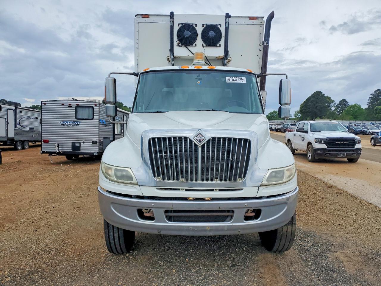2005 INTERNATIONAL 4000 SERIE