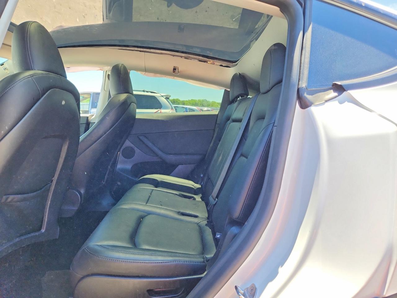 2025 TESLA MODEL Y