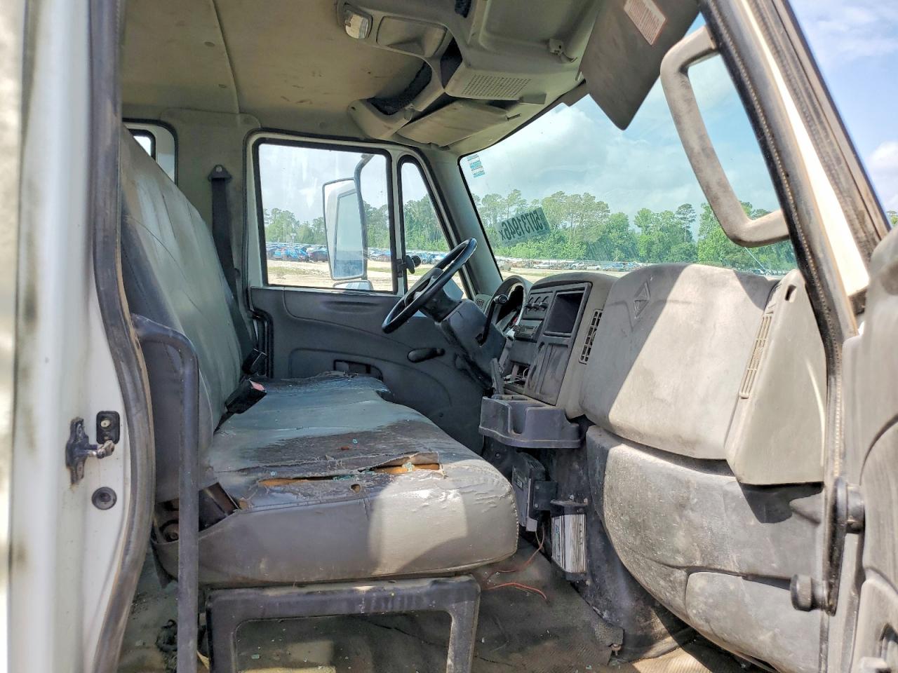 2013 INTERNATIONAL 4000 SERIE