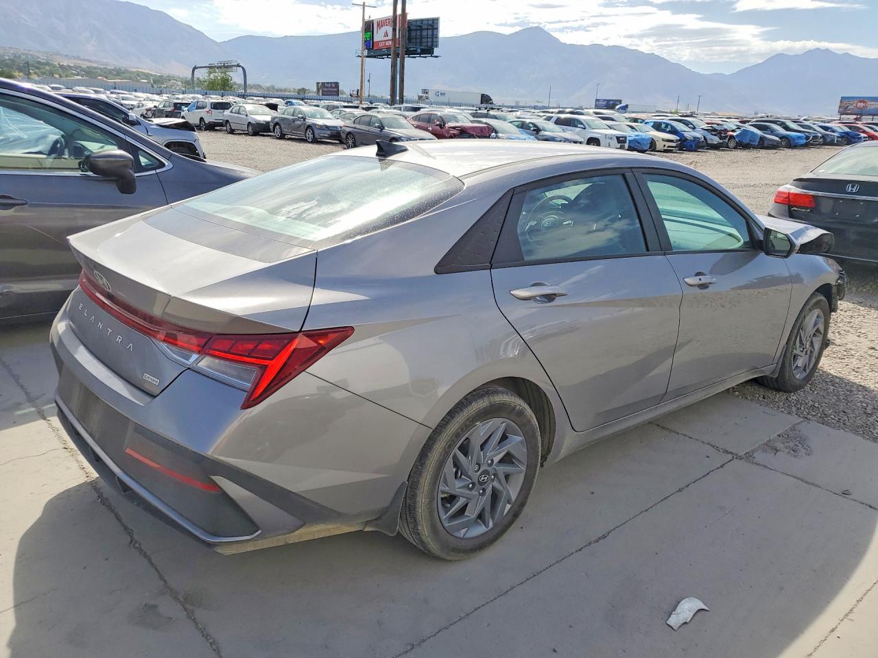 2024 HYUNDAI ELANTRA