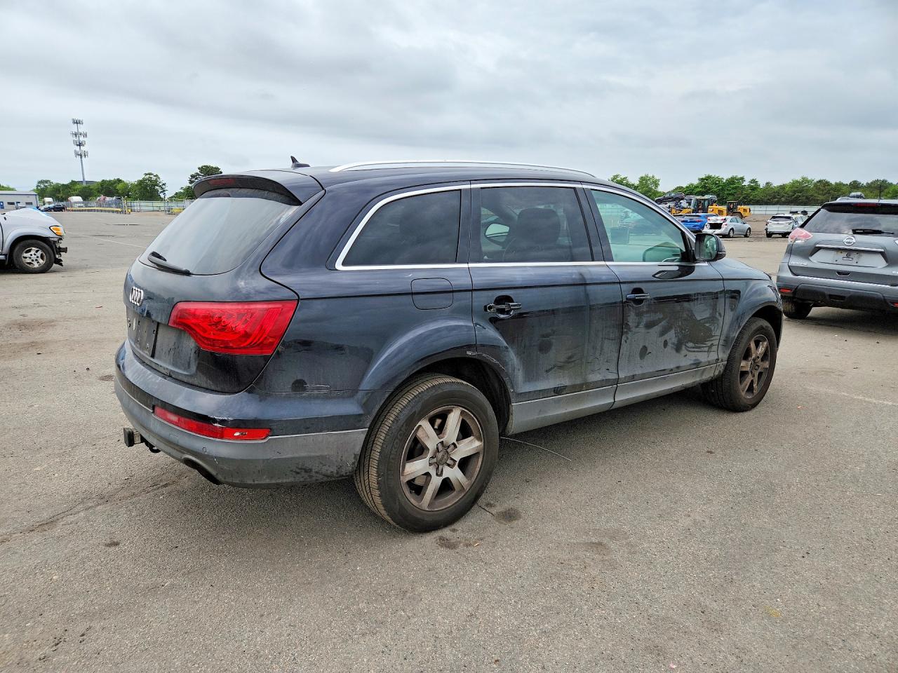 2011 AUDI Q7
