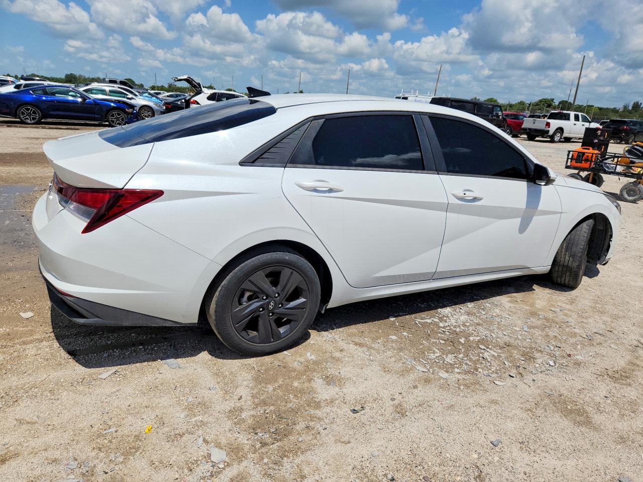 2022 HYUNDAI ELANTRA