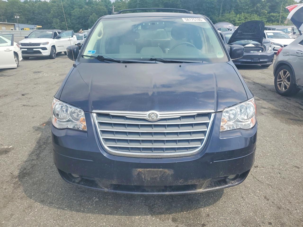 2010 CHRYSLER MINIVAN