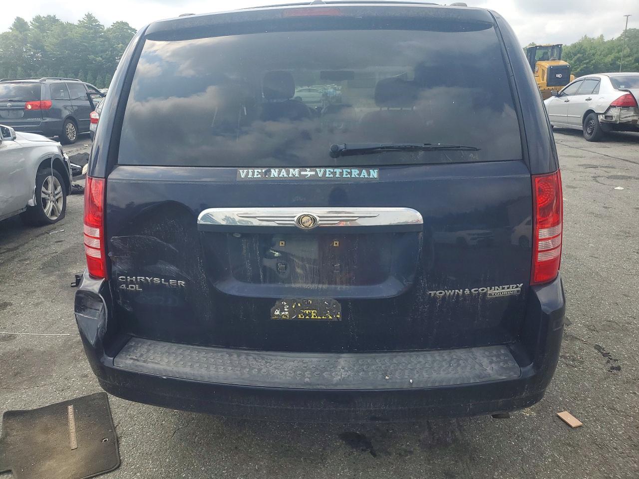 2010 CHRYSLER MINIVAN