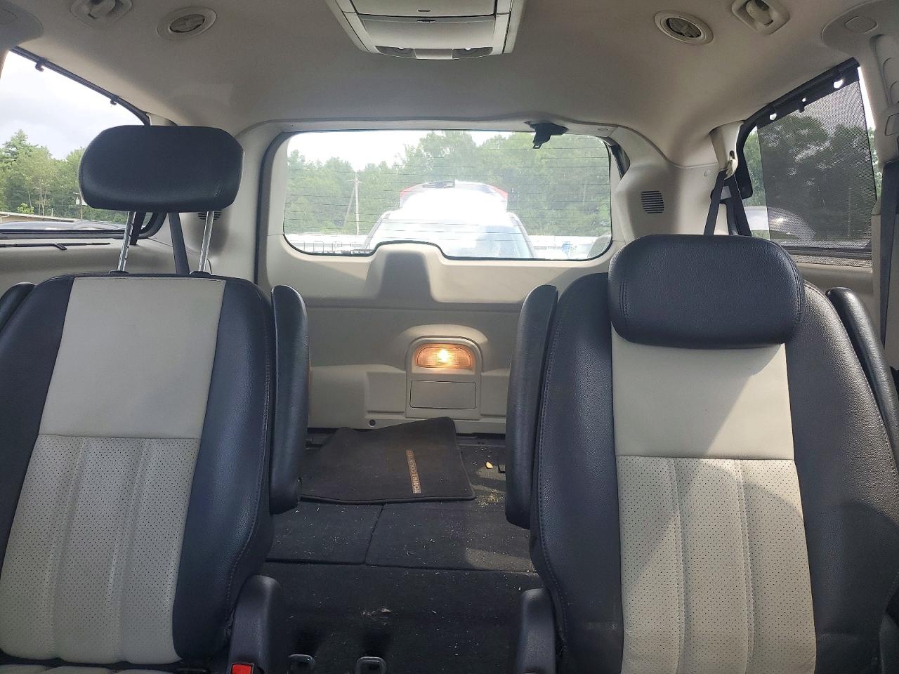2010 CHRYSLER MINIVAN