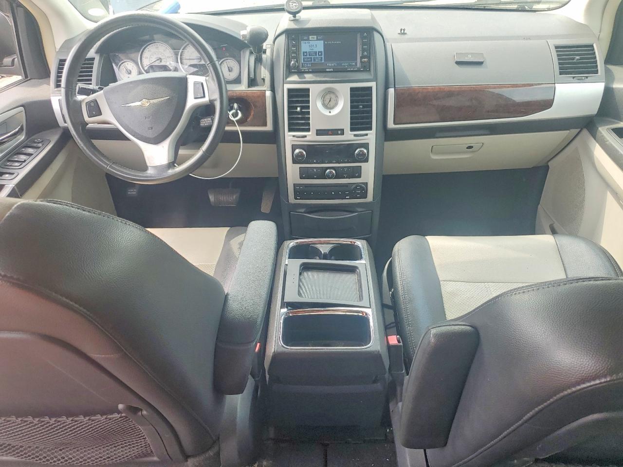 2010 CHRYSLER MINIVAN