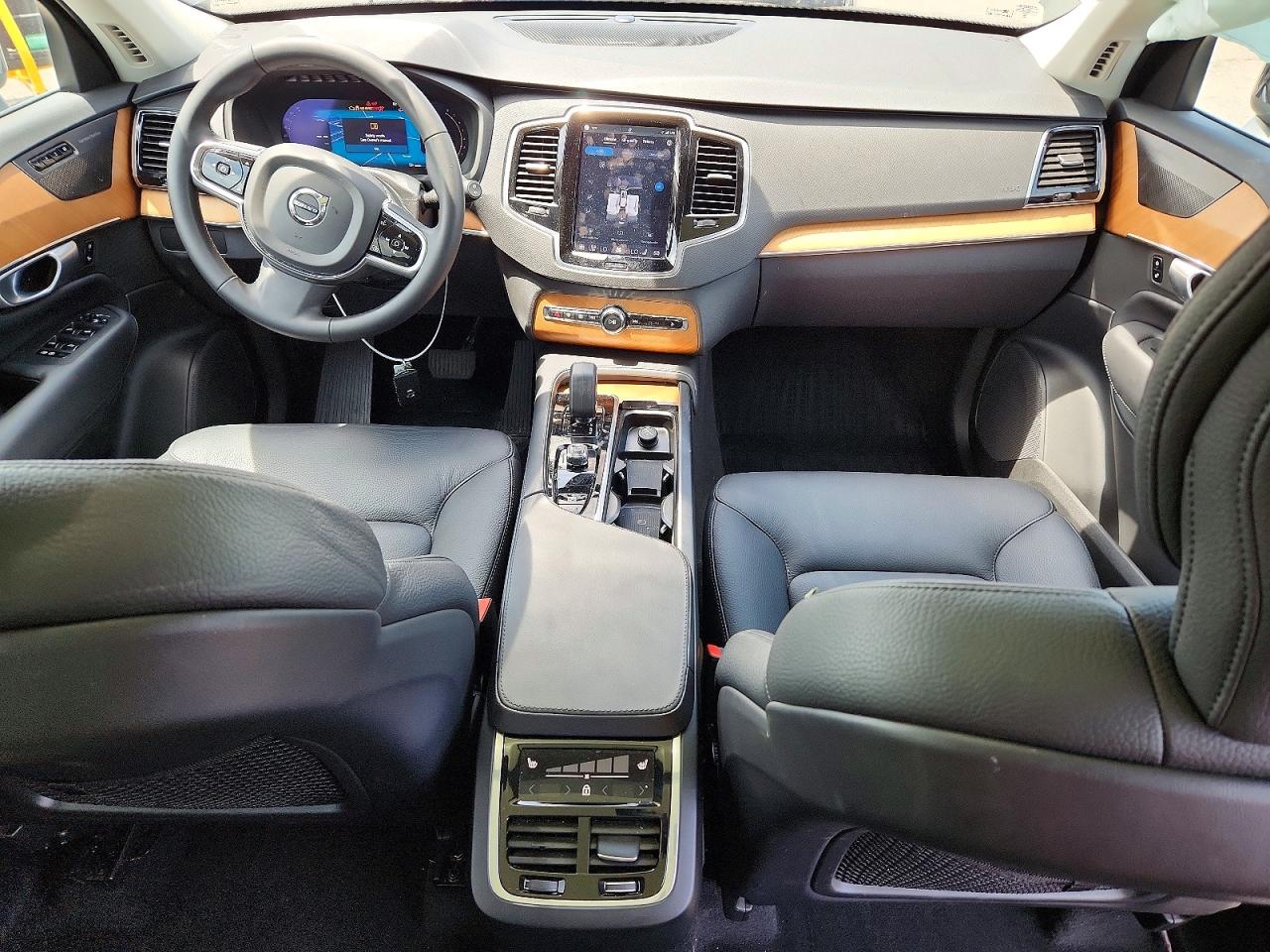 2024 VOLVO XC90