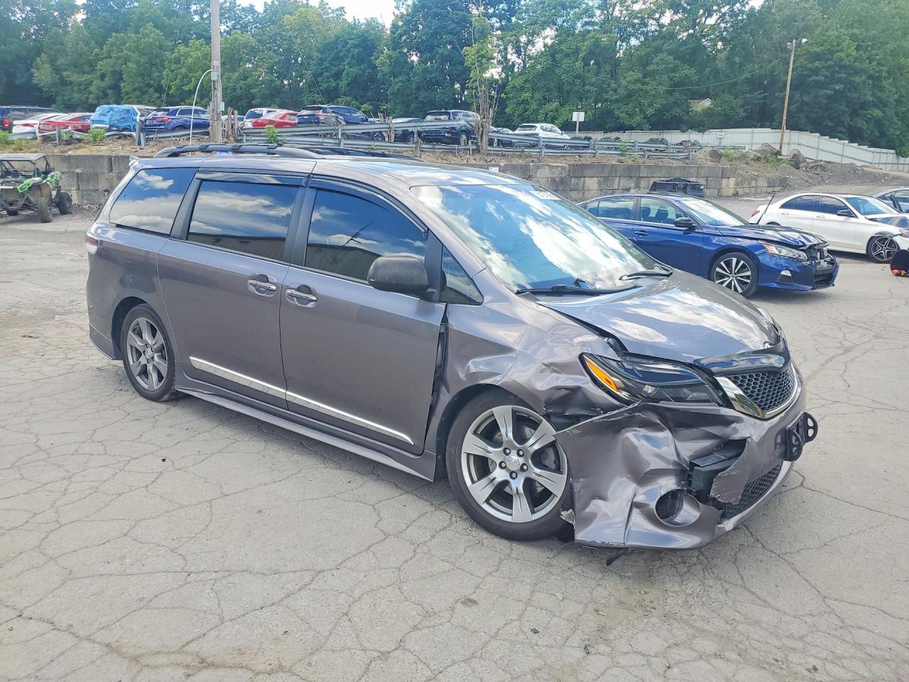 2017 TOYOTA SIENNA