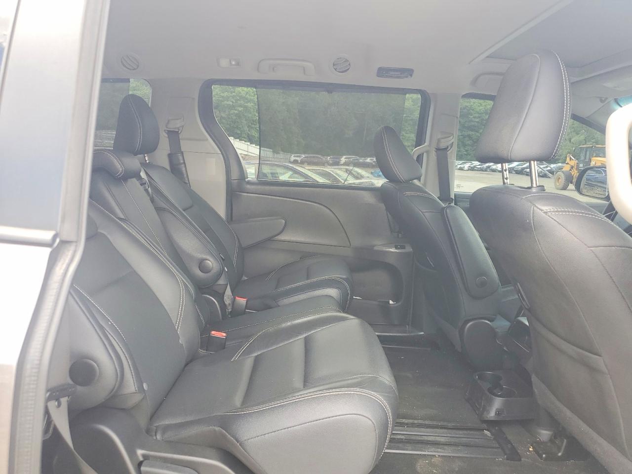 2017 TOYOTA SIENNA