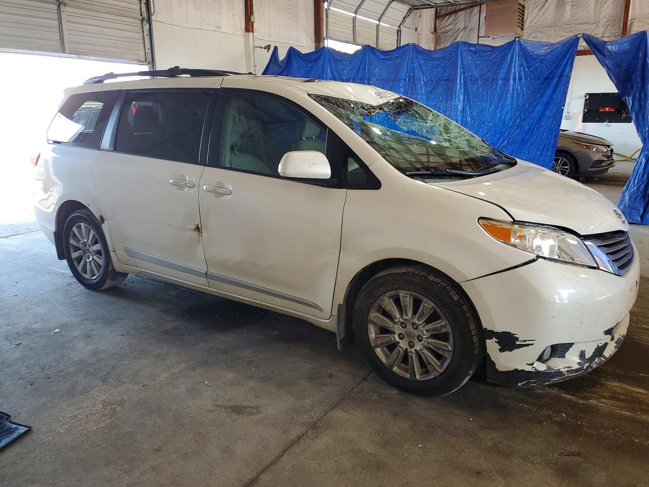 2015 TOYOTA SIENNA