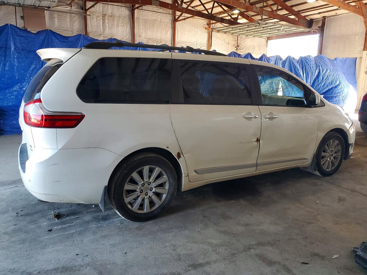 2015 TOYOTA SIENNA