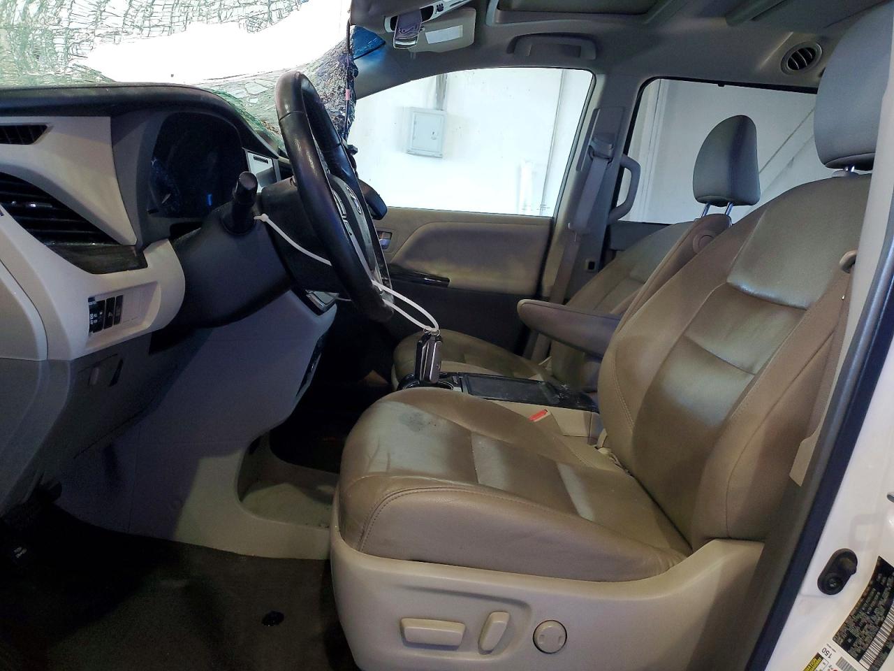 2015 TOYOTA SIENNA