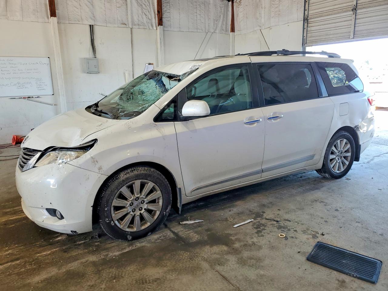 2015 TOYOTA SIENNA