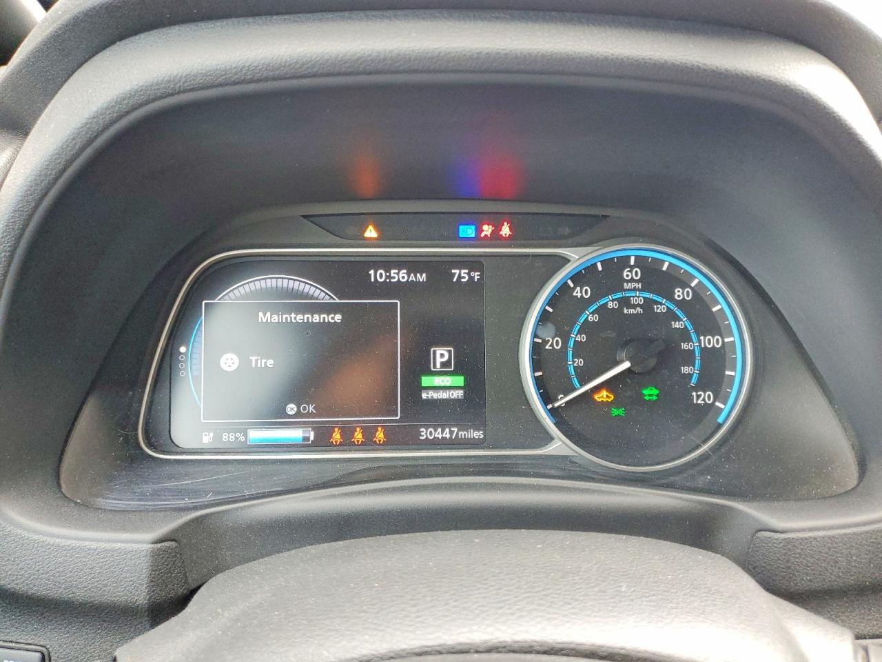 2022 NISSAN LEAF