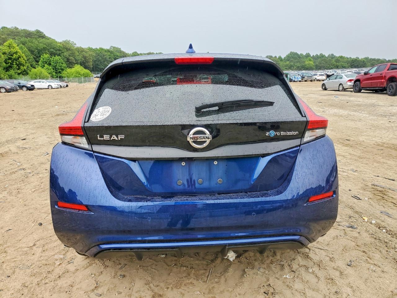 2022 NISSAN LEAF