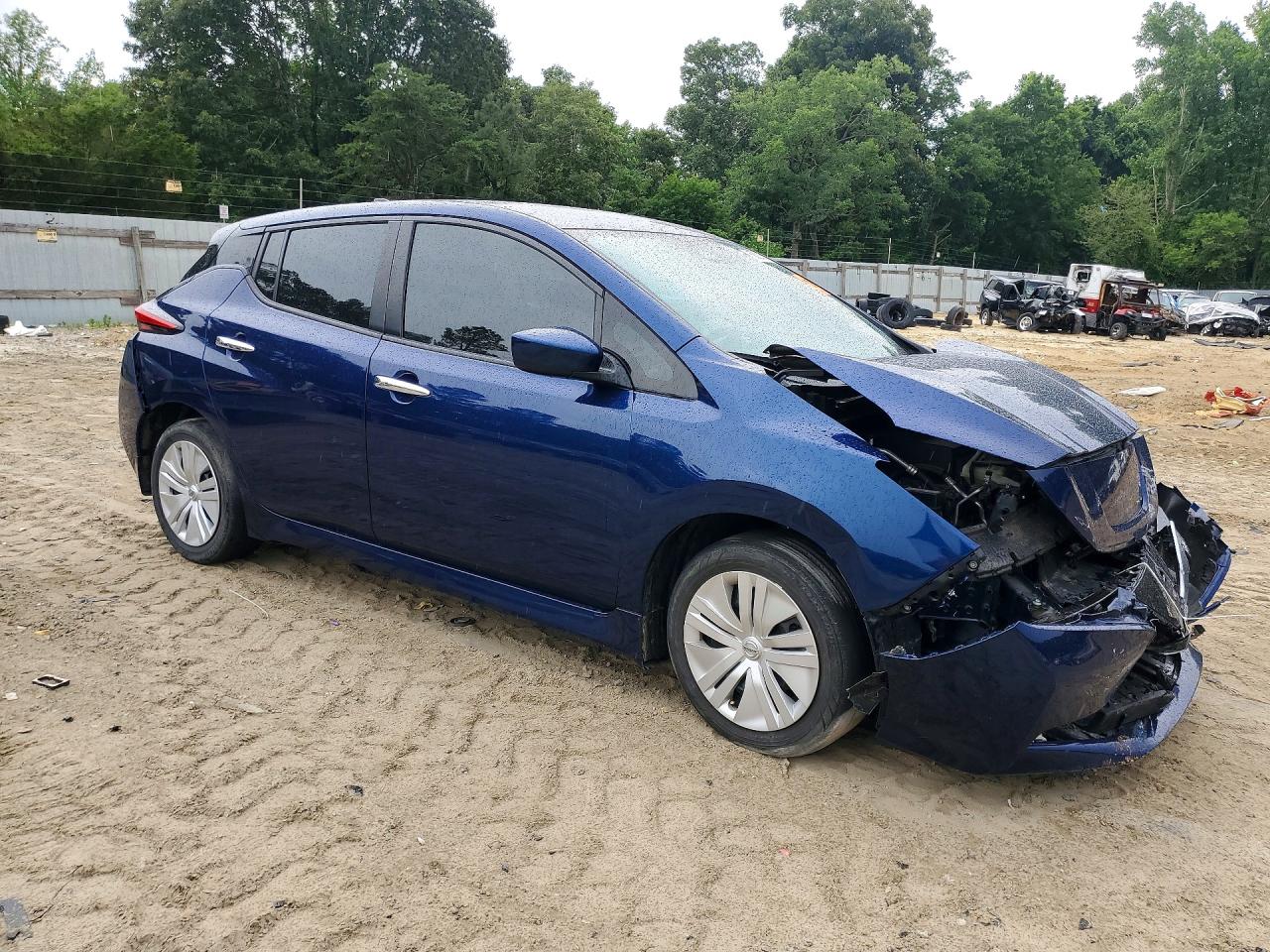 2022 NISSAN LEAF