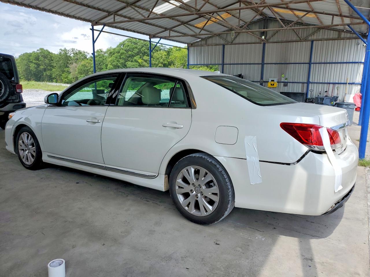2011 TOYOTA AVALON
