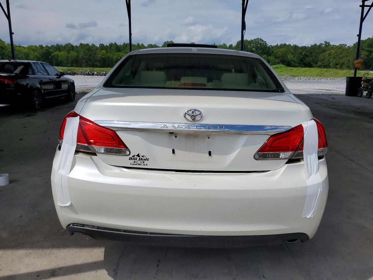 2011 TOYOTA AVALON