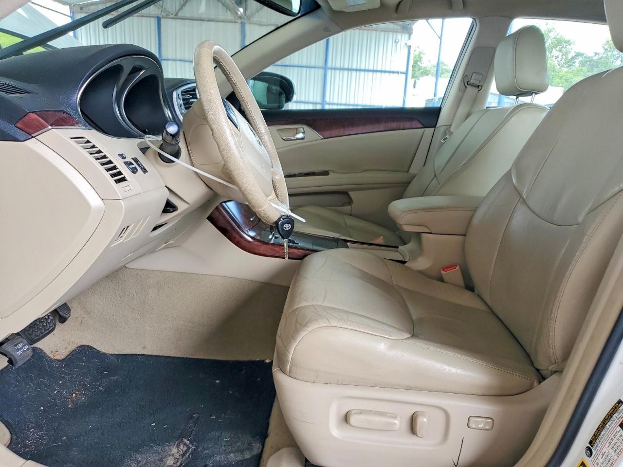 2011 TOYOTA AVALON