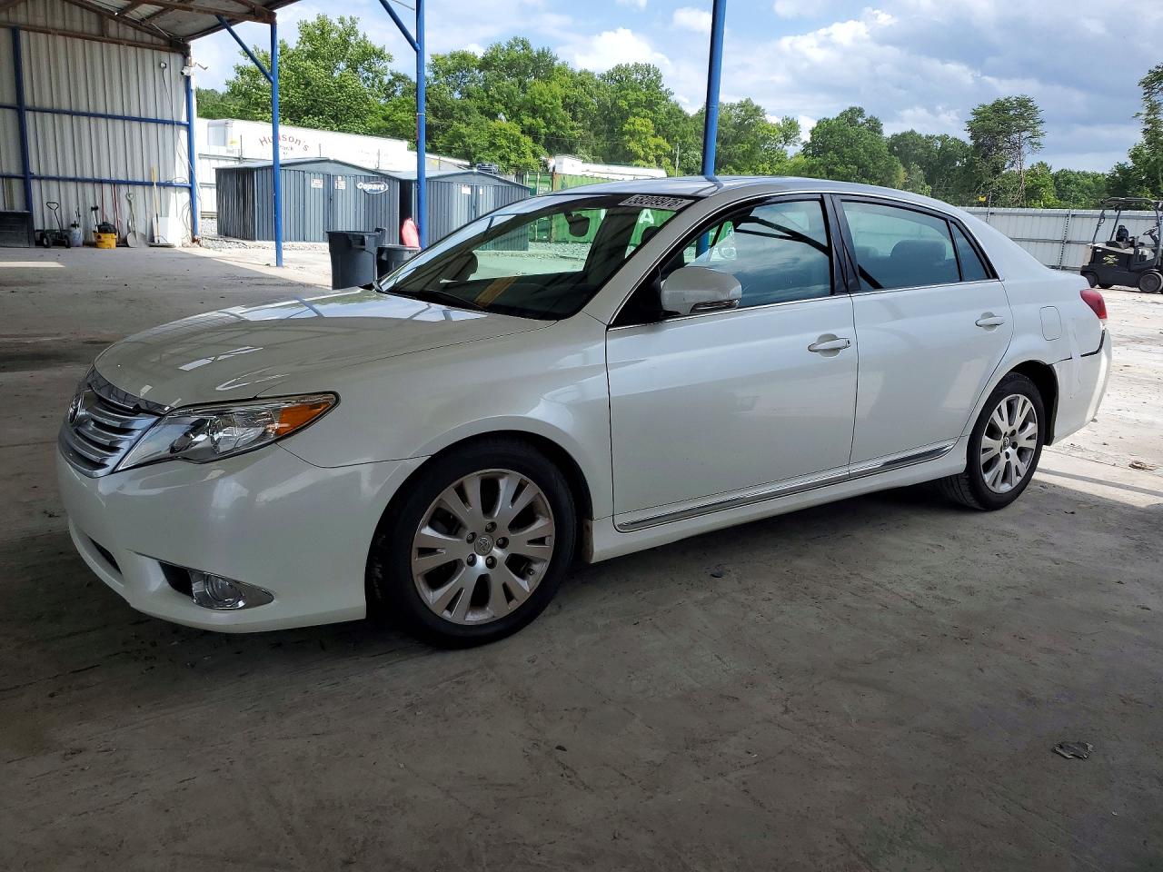 2011 TOYOTA AVALON