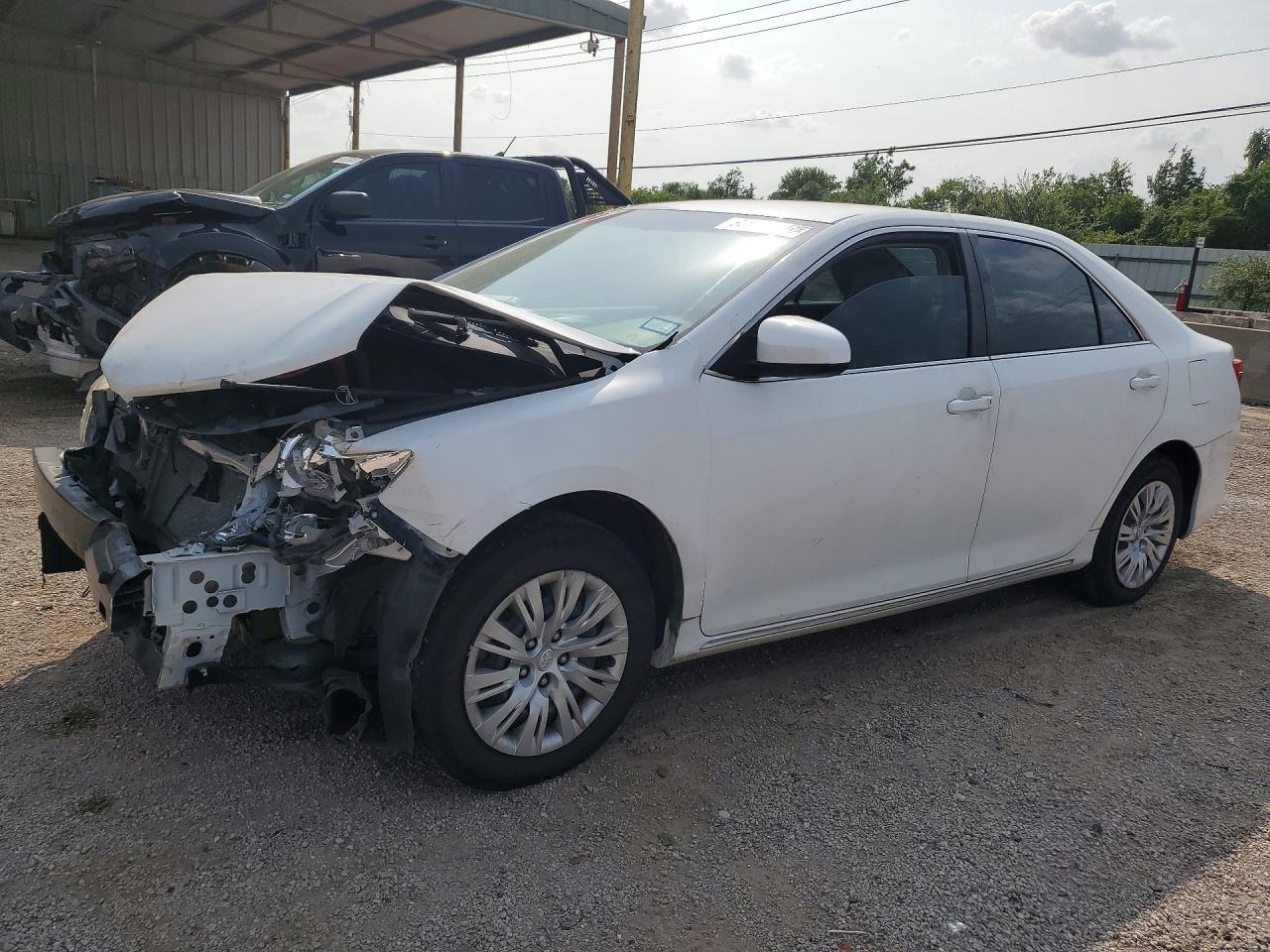 2014 TOYOTA CAMRY