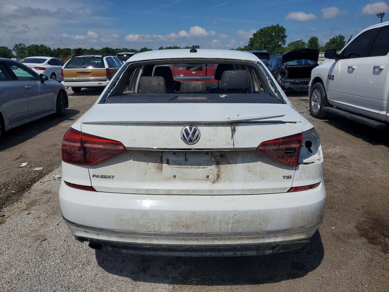 2017 VOLKSWAGEN PASSAT