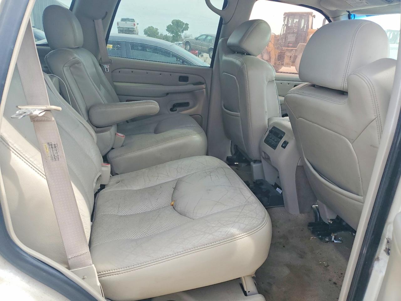 2004 CADILLAC ESCALADE