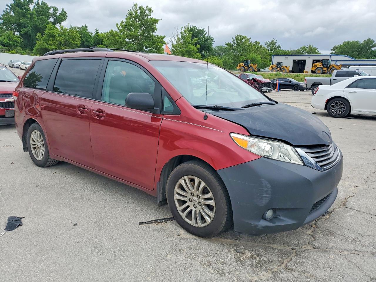 2011 TOYOTA SIENNA