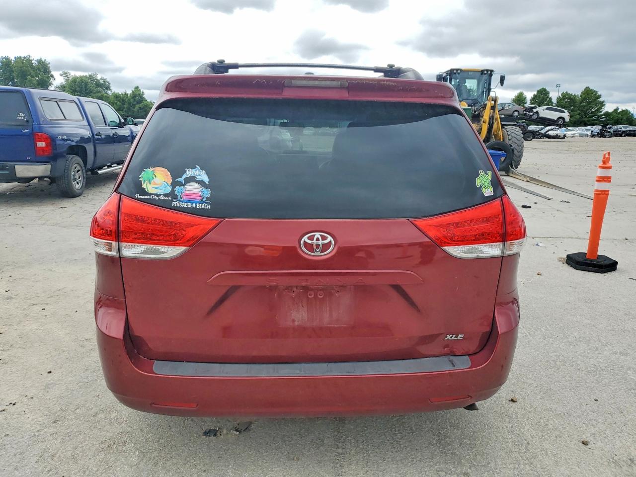 2011 TOYOTA SIENNA