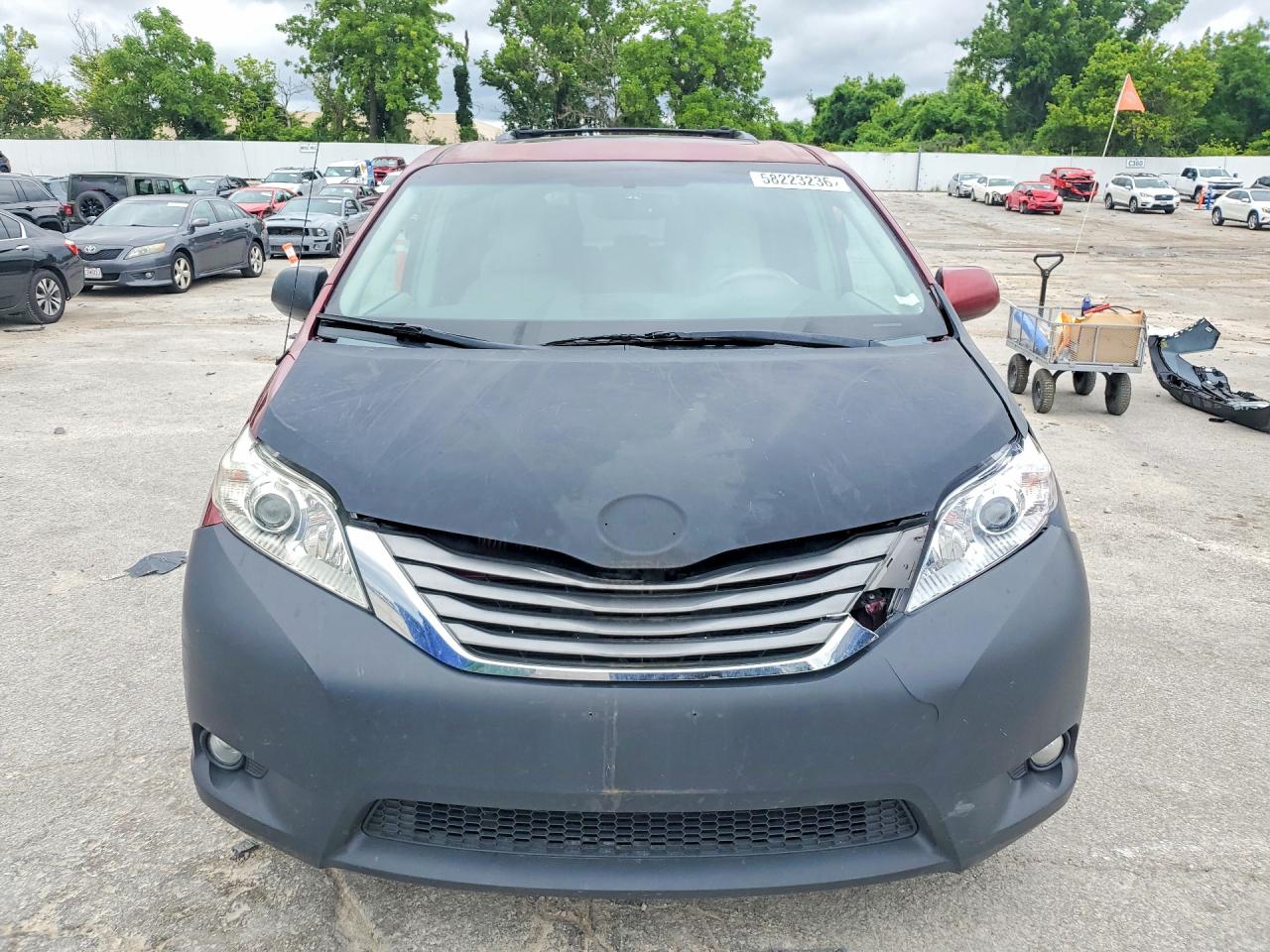 2011 TOYOTA SIENNA