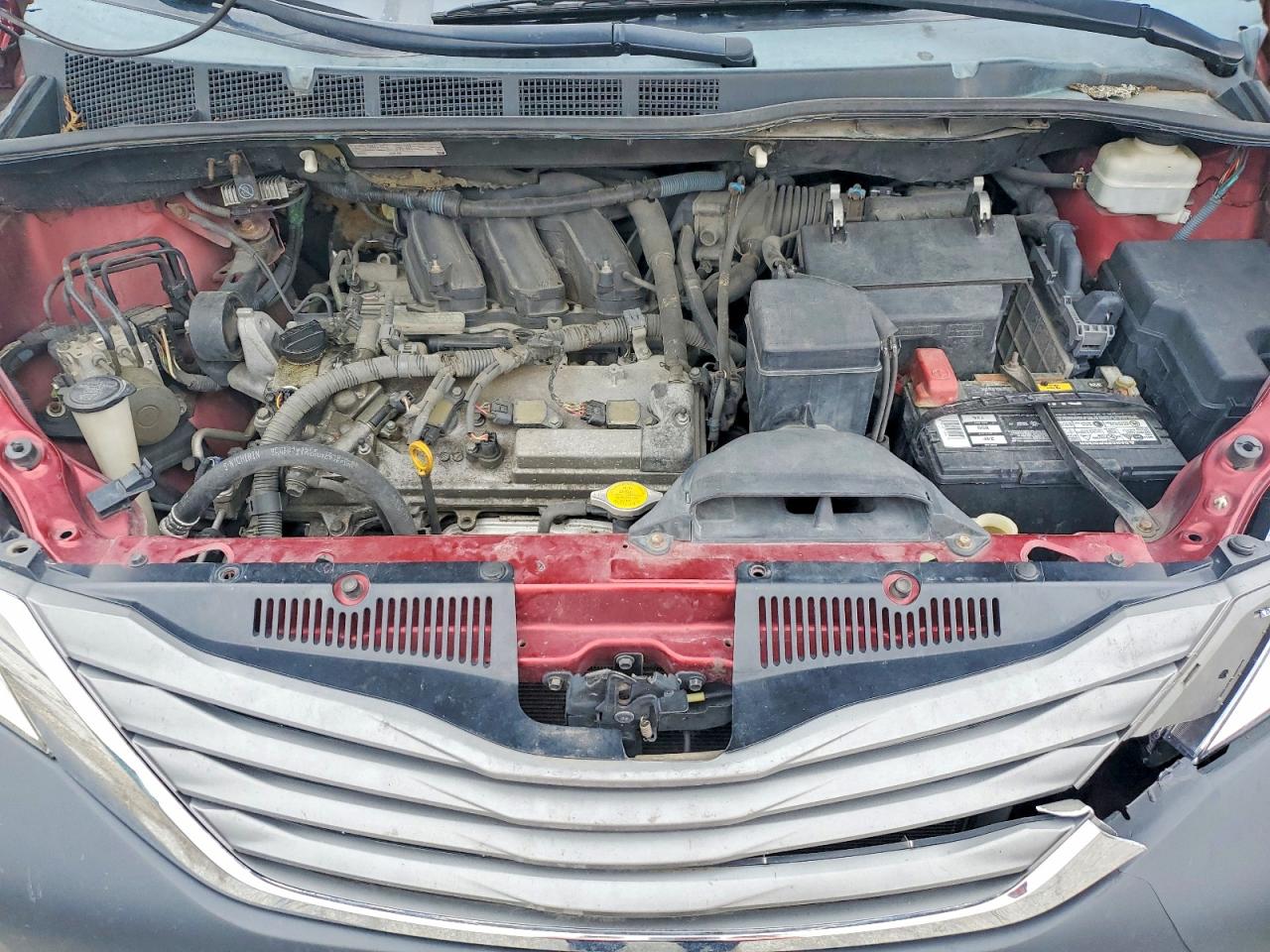 2011 TOYOTA SIENNA