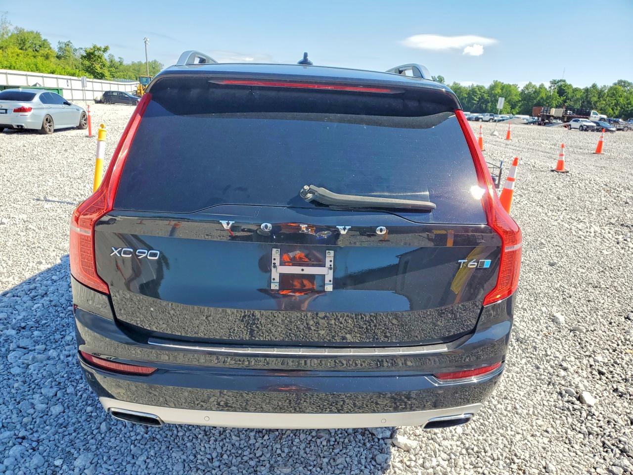 2017 VOLVO XC90