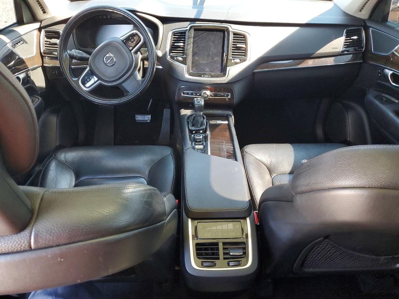 2017 VOLVO XC90