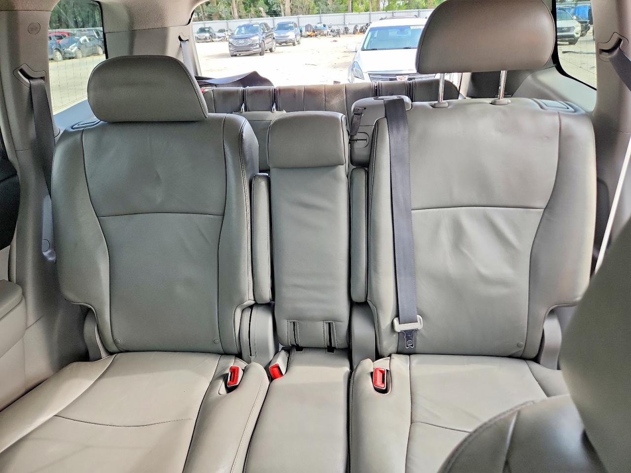 2010 TOYOTA HIGHLANDER