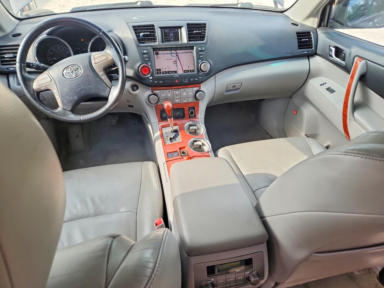 2010 TOYOTA HIGHLANDER