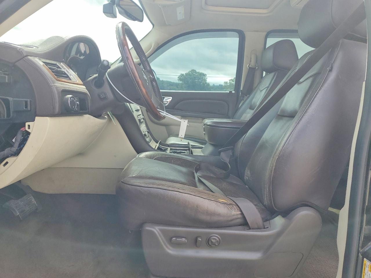 2011 CADILLAC ESCALADE
