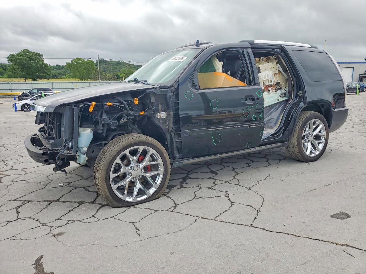 2011 CADILLAC ESCALADE
