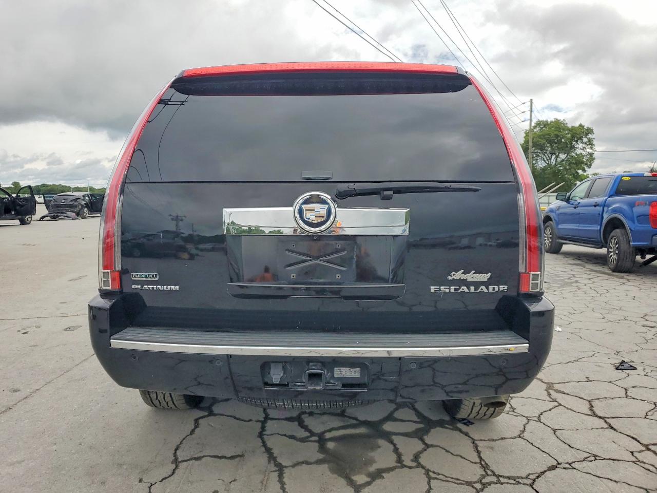 2011 CADILLAC ESCALADE