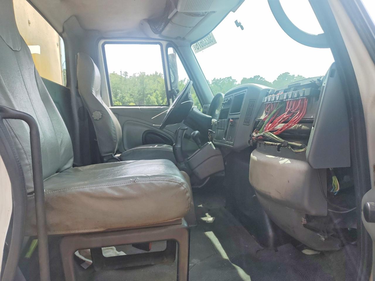 2003 INTERNATIONAL 4000 SERIE