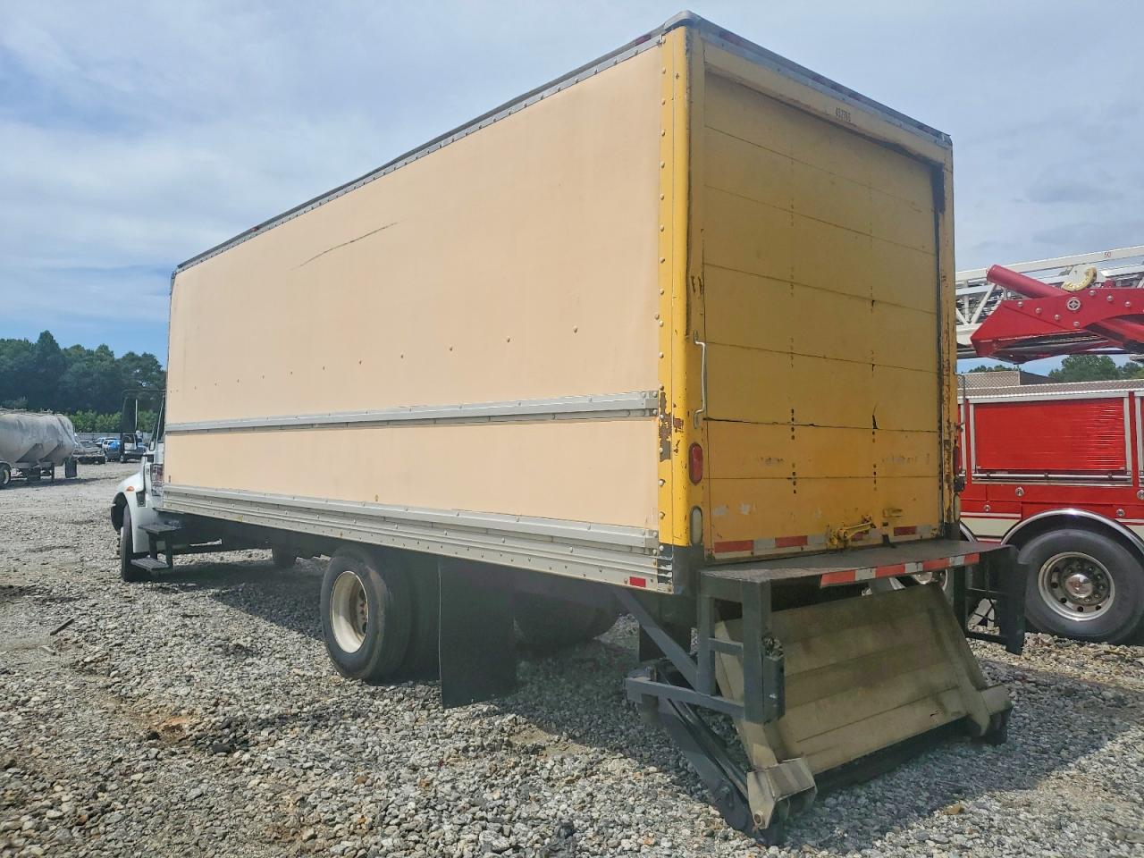 2003 INTERNATIONAL 4000 SERIE