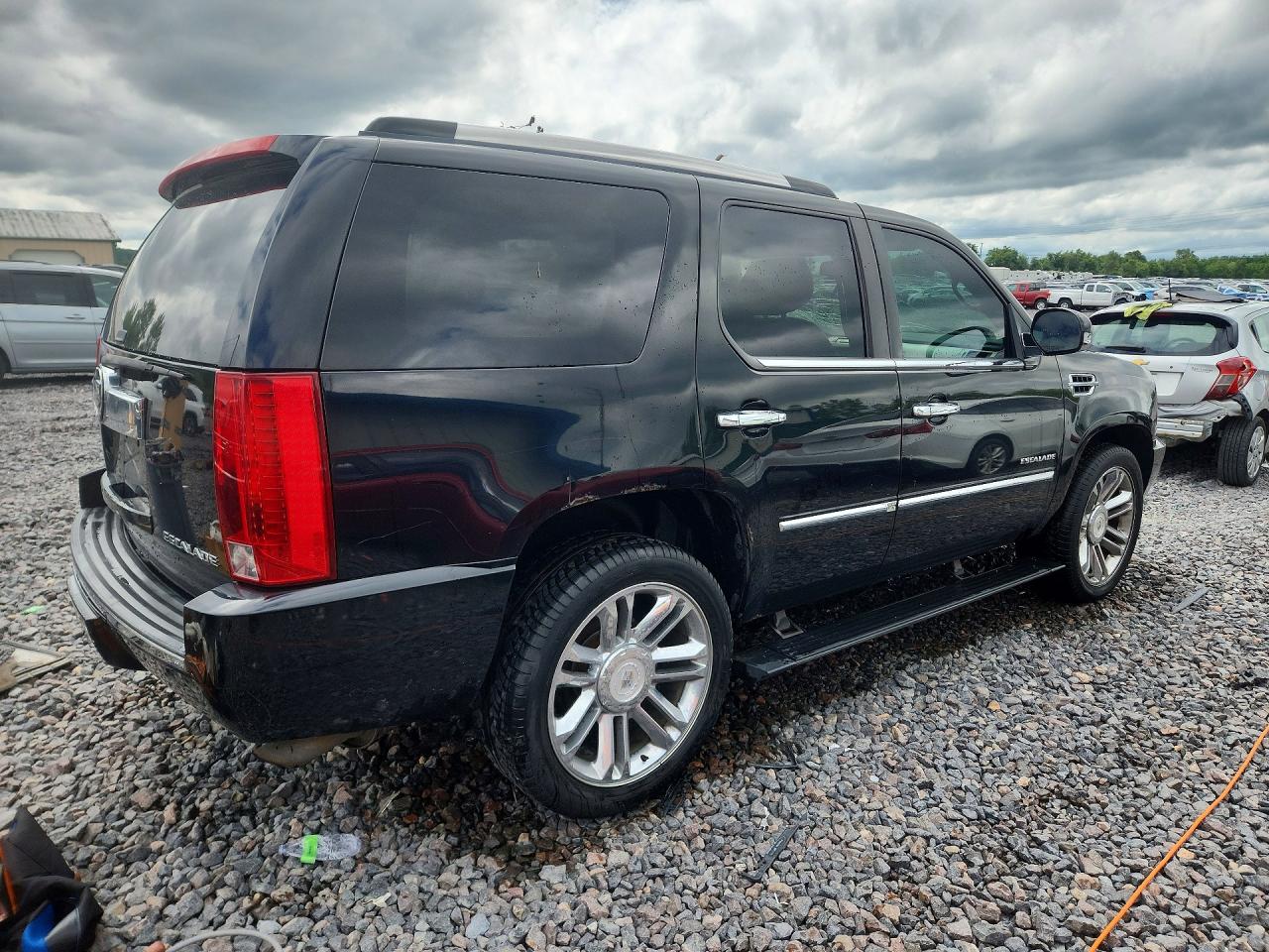 2010 CADILLAC ESCALADE