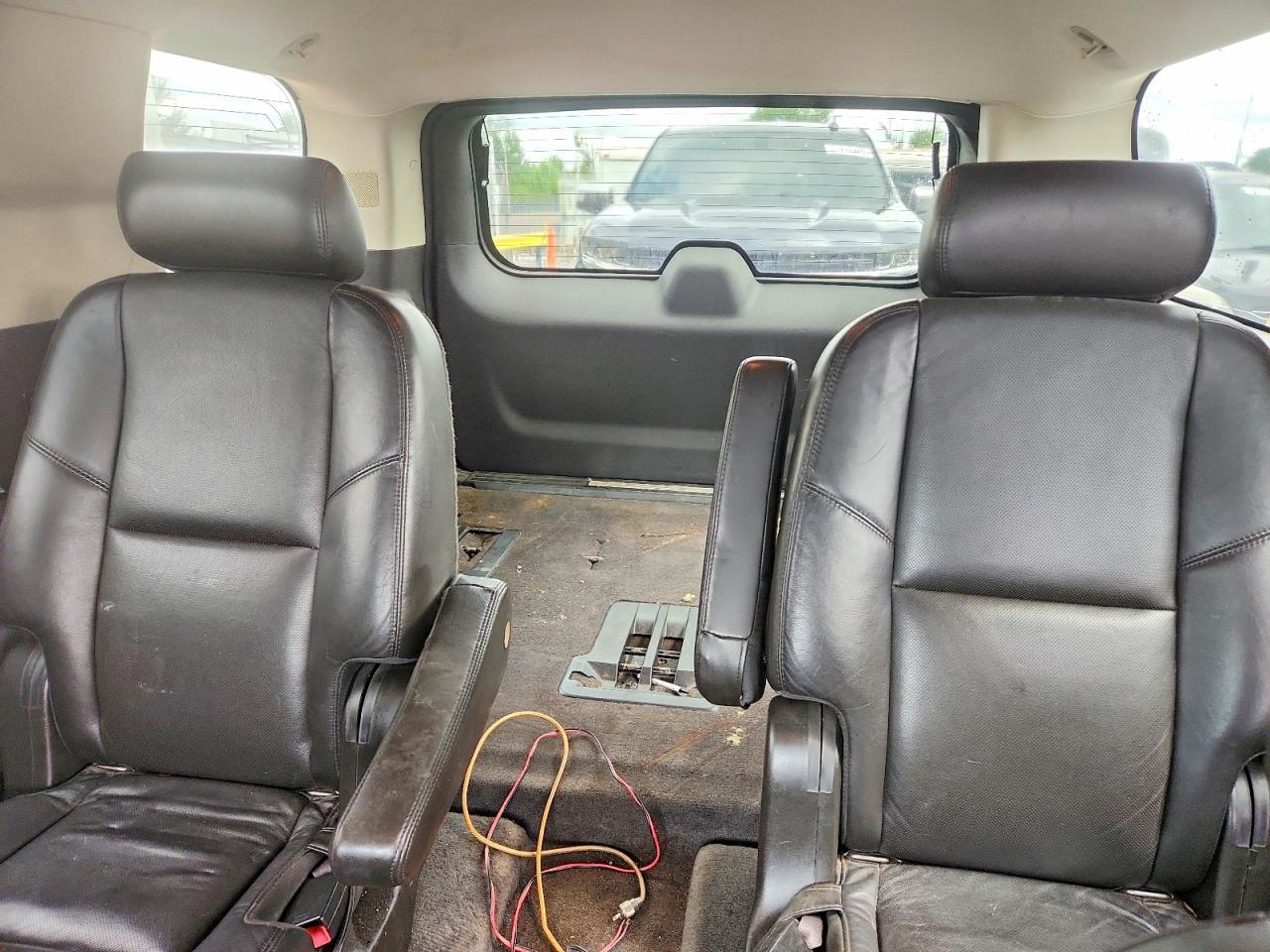 2010 CADILLAC ESCALADE