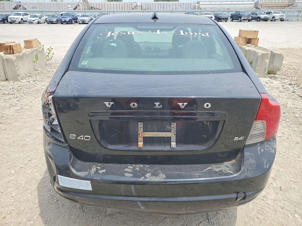 2010 VOLVO S40