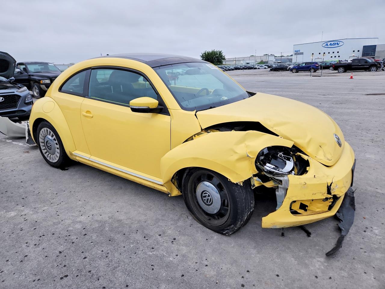 2013 VOLKSWAGEN BEETLE