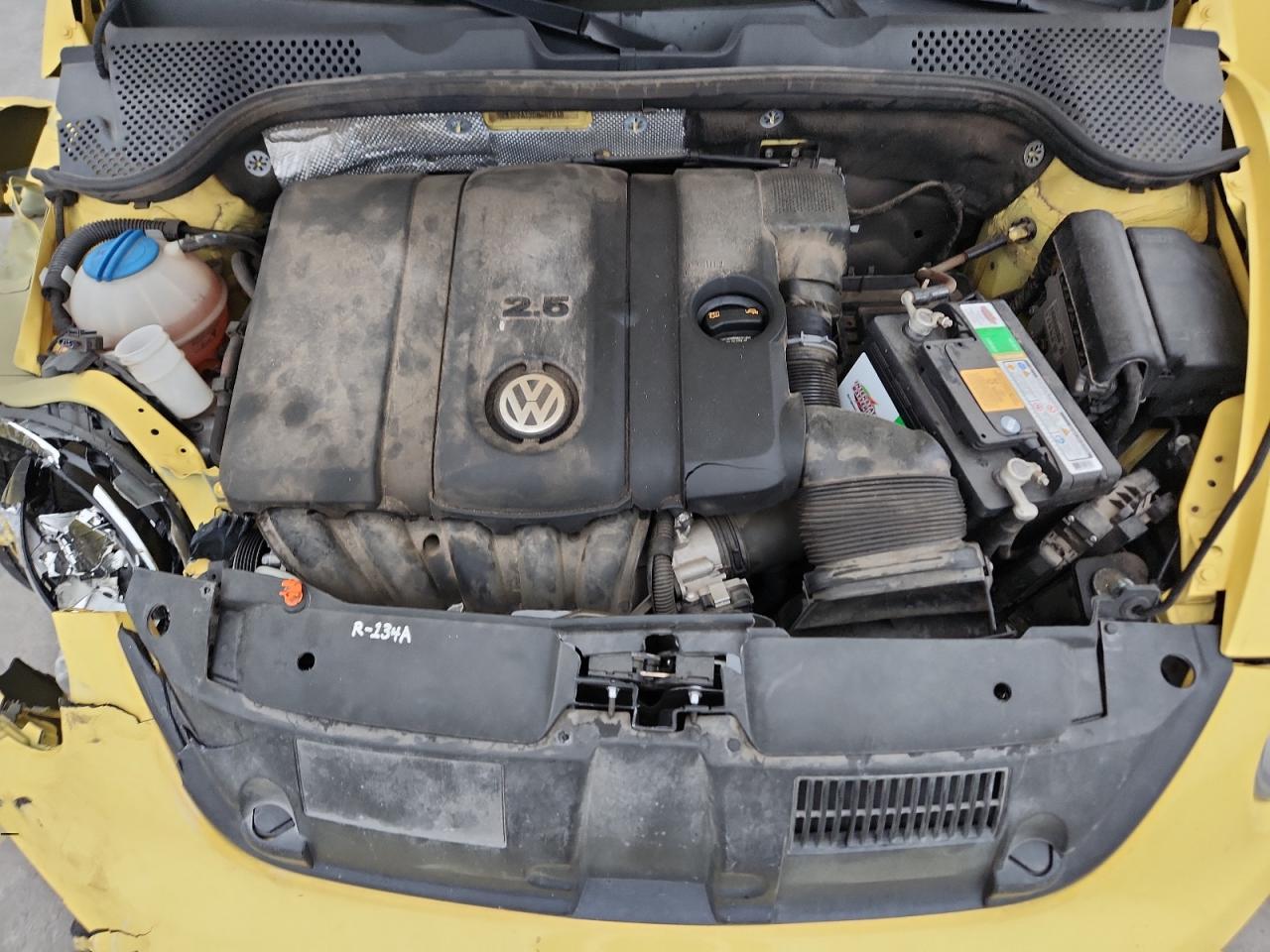2013 VOLKSWAGEN BEETLE