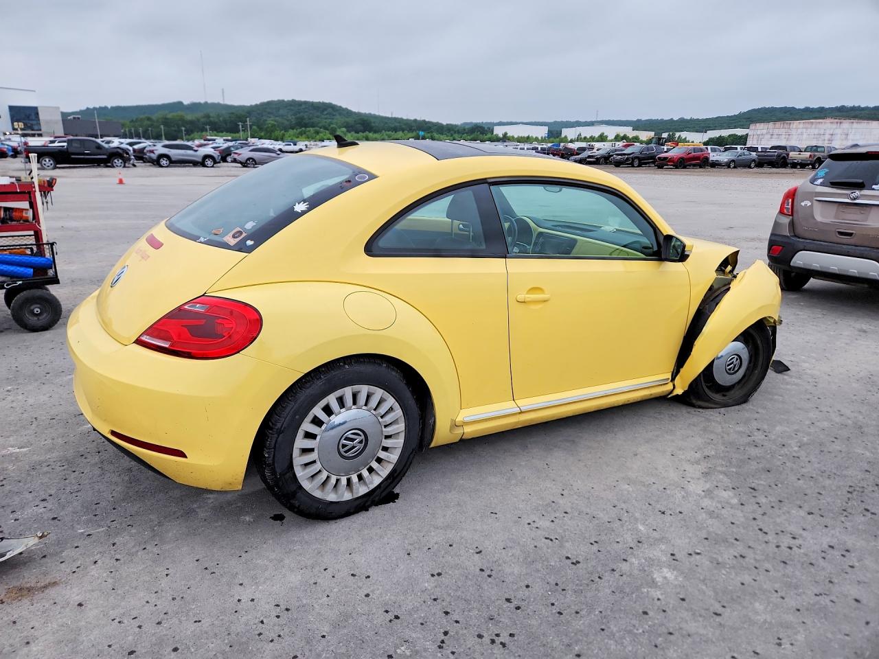 2013 VOLKSWAGEN BEETLE