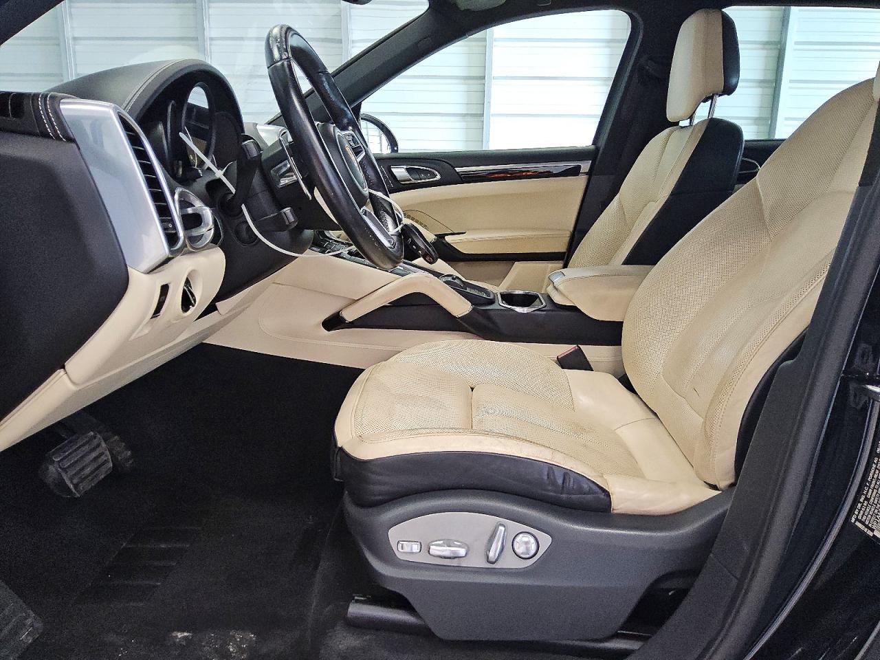 2016 PORSCHE CAYENNE