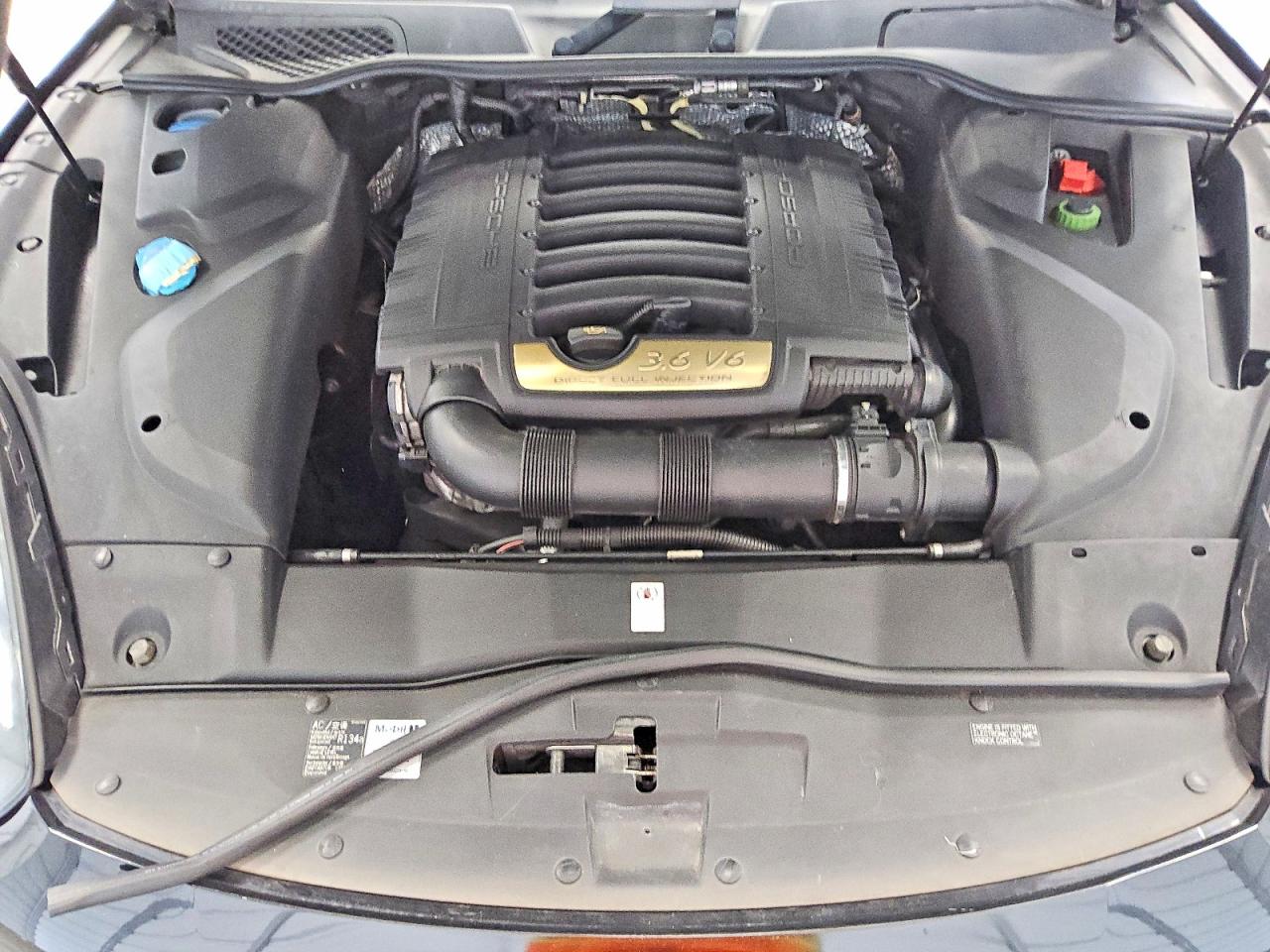 2016 PORSCHE CAYENNE