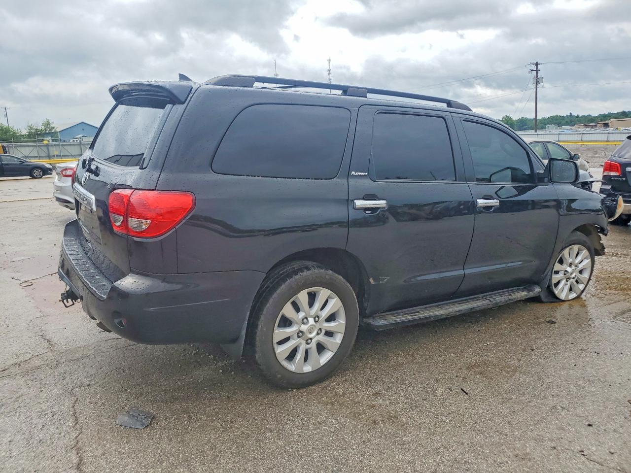 2013 TOYOTA SEQUOIA