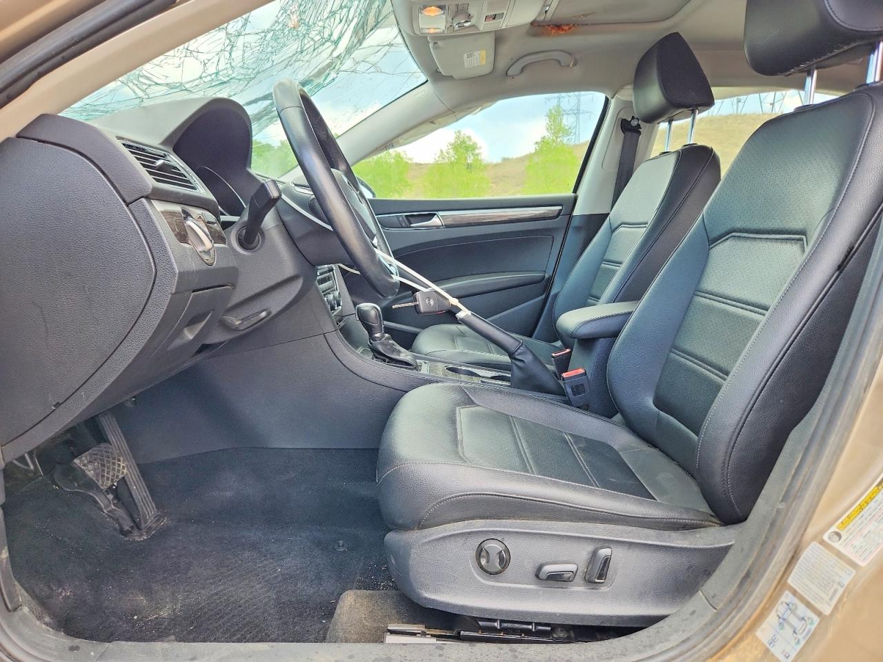 2016 VOLKSWAGEN PASSAT